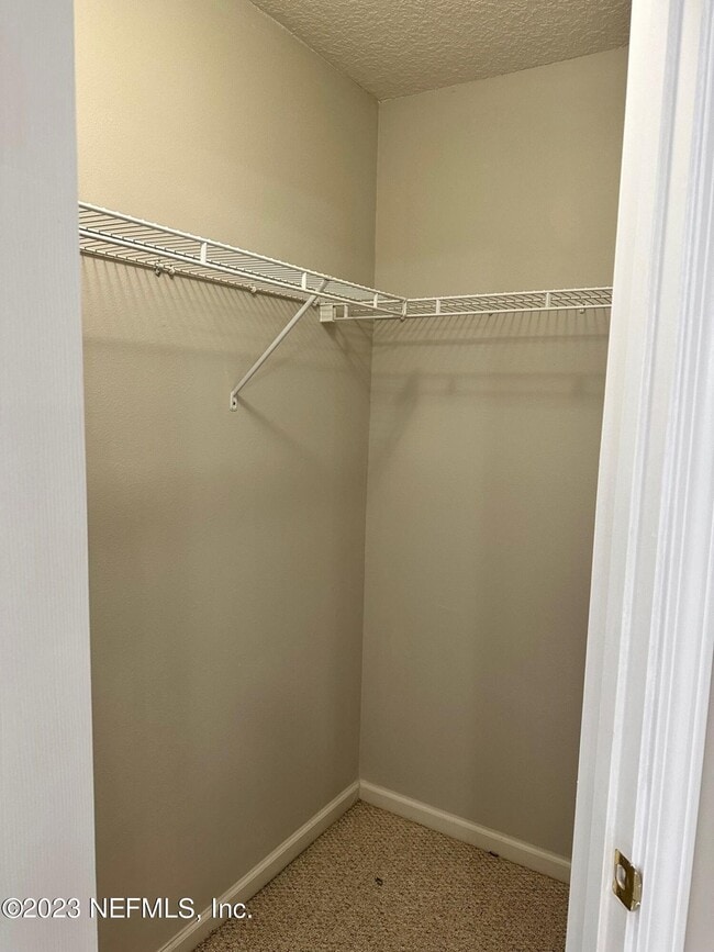 Building Photo - 264 Scrub Jay Dr