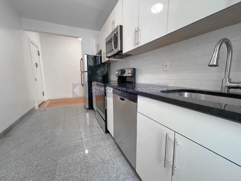 Building Photo - 664 W 163rd St