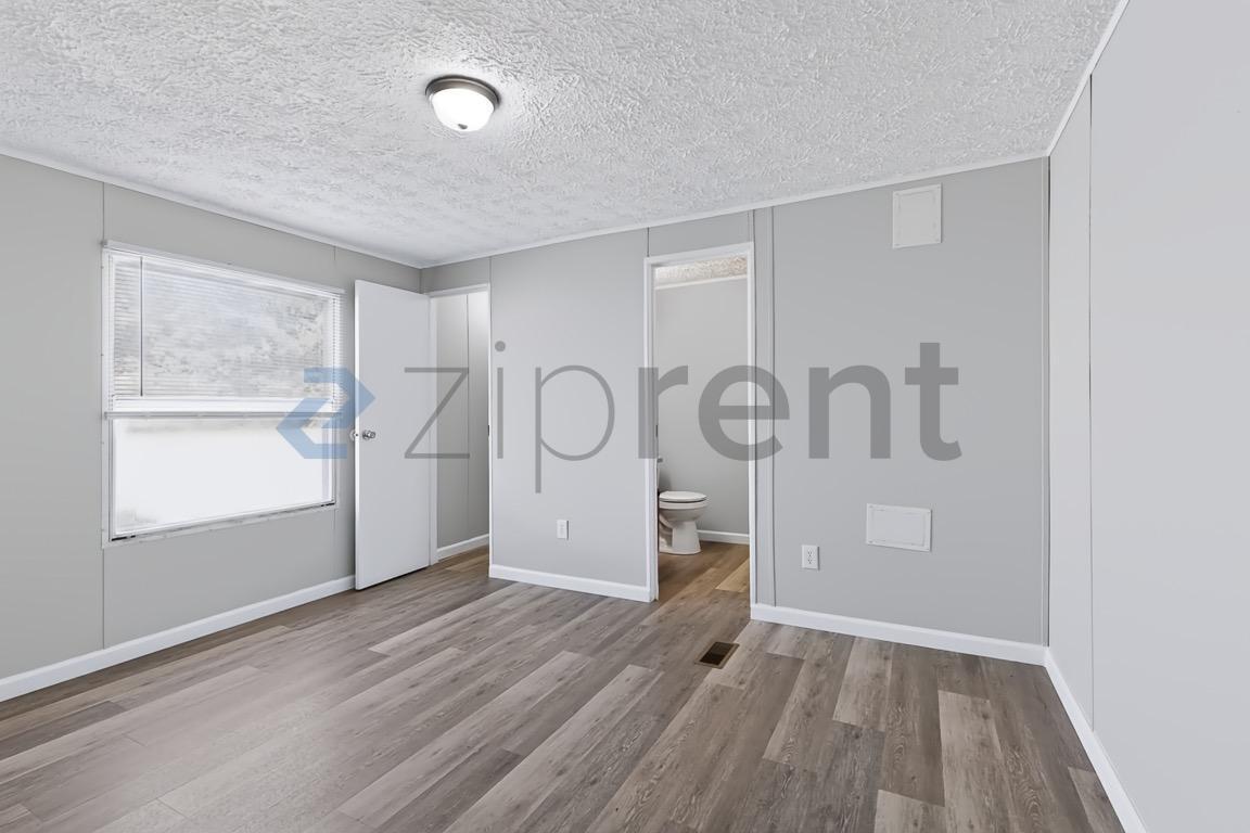 Building Photo - Unit 303