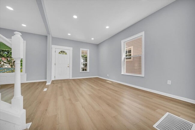 Building Photo - 408 Mt Vernon St