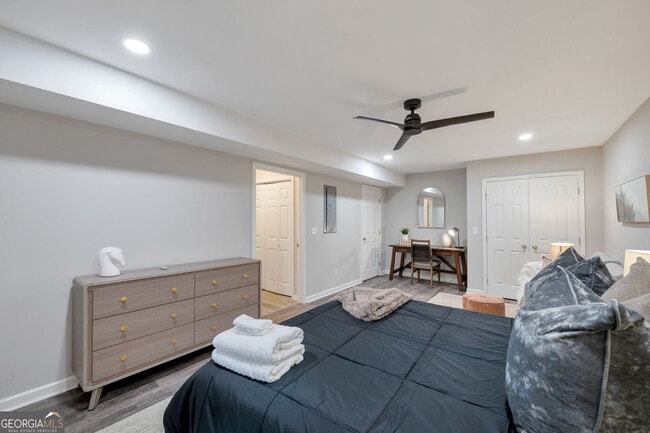 Building Photo - 8008 Clearview Cir
