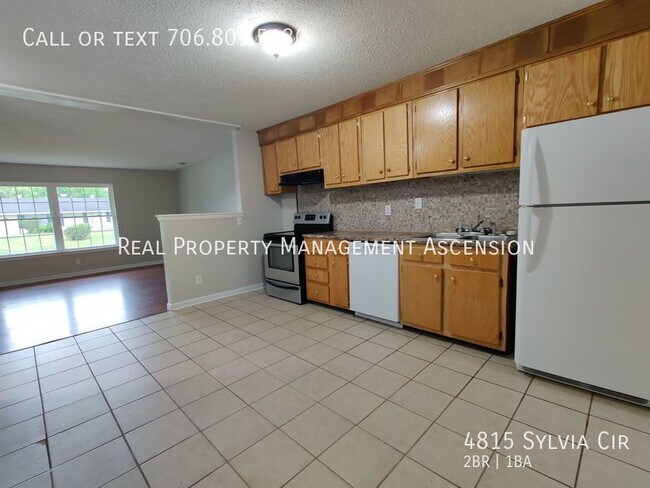 Building Photo - Spacious 2 Bed 1 Bath just off Bonny Oaks ...