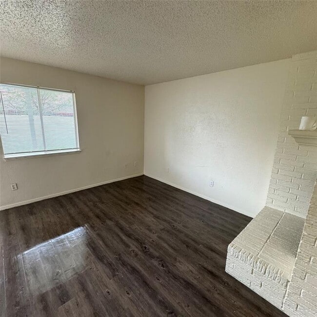 Building Photo - 6901 Wentworth Dr