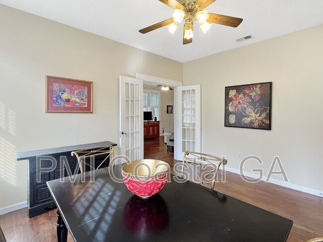 Building Photo - 521 E 49th St