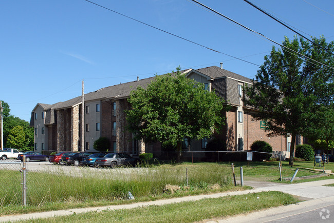 Building Photo - Fox Run Apartments