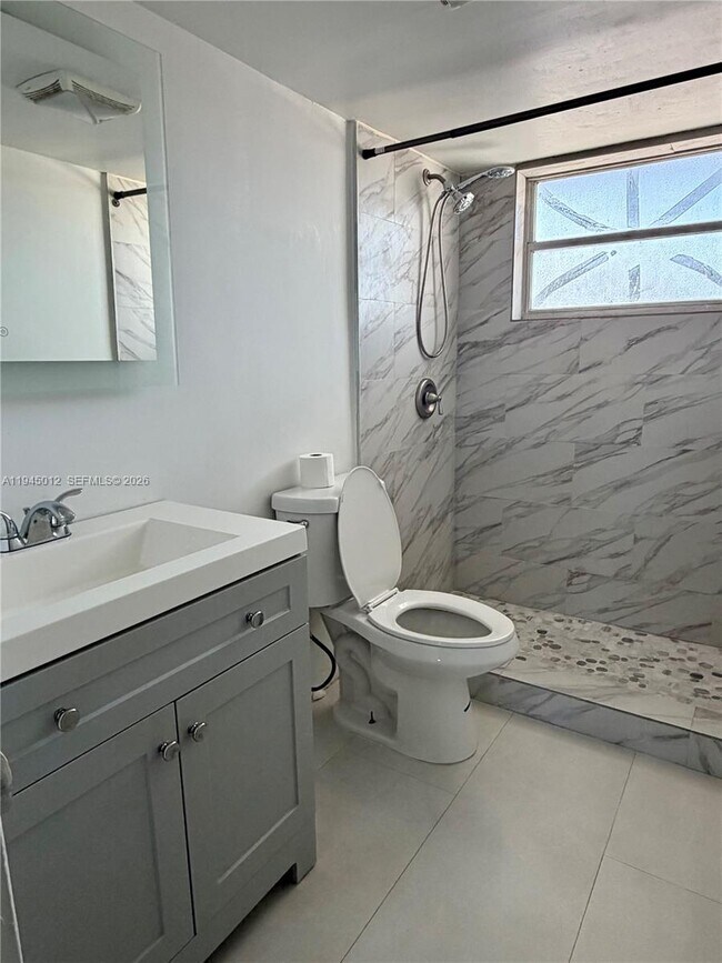 Building Photo - 441 NE 195th St