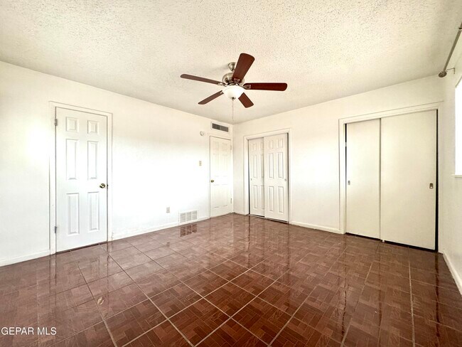 Building Photo - 209 San Saba Rd