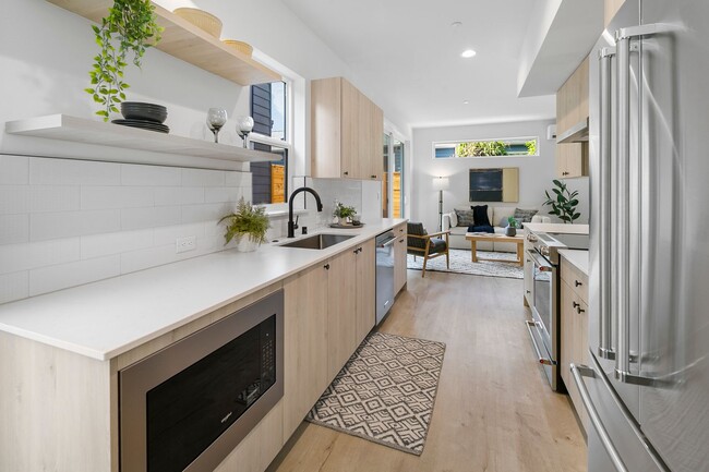 Building Photo - New Luxury Townhome in Seattle 3bed/2bath ...