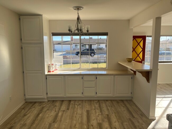 Building Photo - 24437 Tamarisk Ave