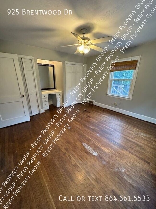 Building Photo - 925 Brentwood Dr
