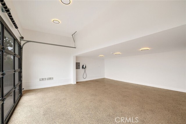 Building Photo - 1253 Vía Landeta