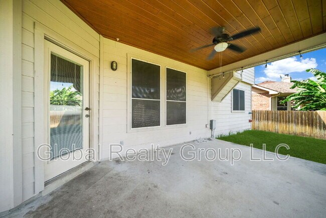 Building Photo - 2624 Cloverbrook Ln