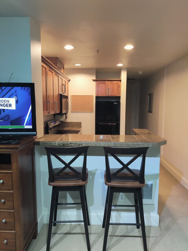 Building Photo - 123 Queen Anne Ave N