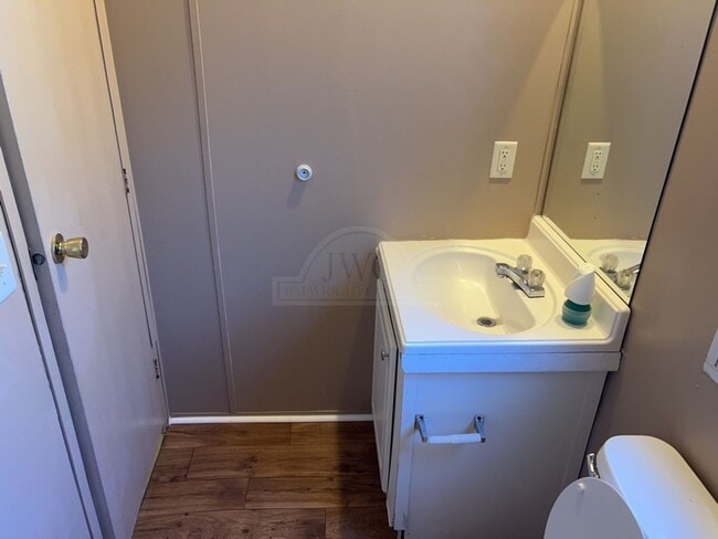 Building Photo - 3406 Valencia Dr