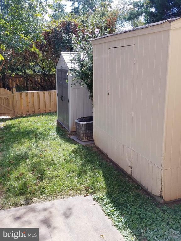 Building Photo - 150 Gold Kettle Dr