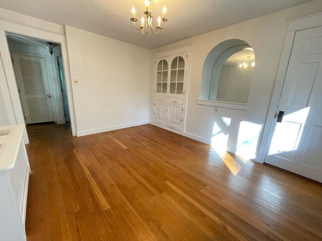 Building Photo - Two-Bedroom House