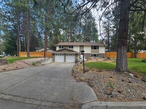 Building Photo - Beautifully Home in the Valley