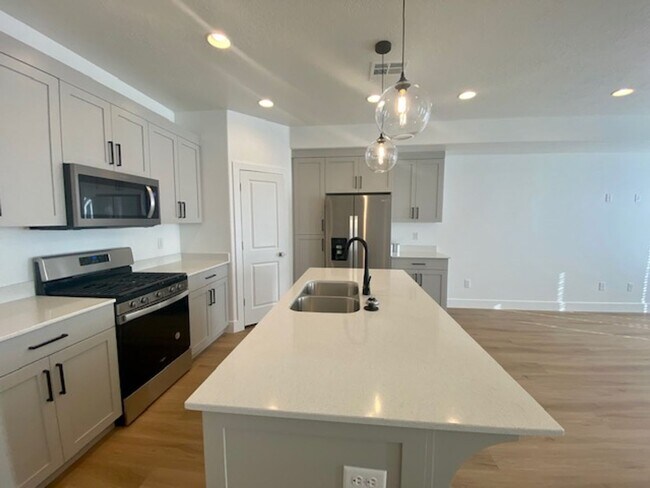 Building Photo - 2664 E Gray Birch Dr