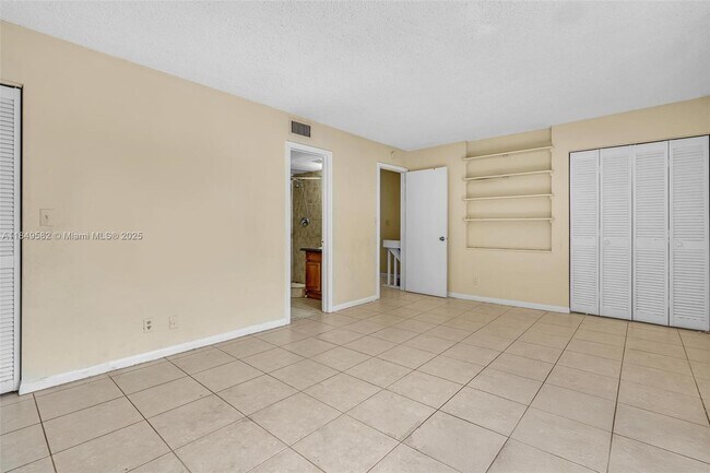 Building Photo - 3750 SW 60th Terrace