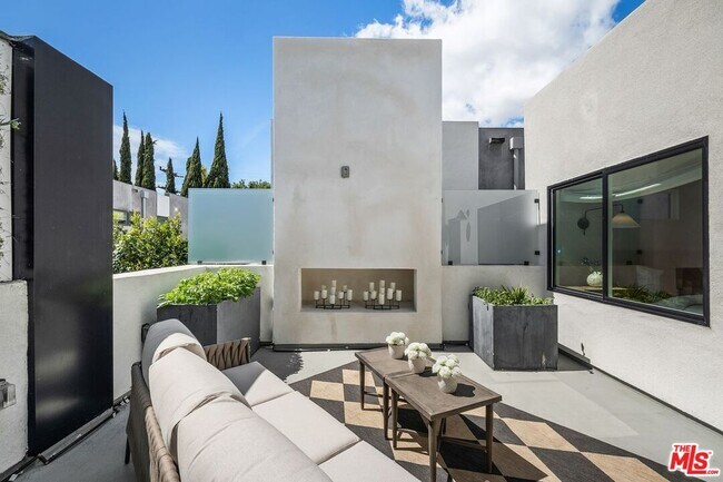 Building Photo - 8617 Higuera St
