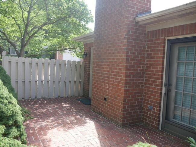 Building Photo - 970 Lytchfield Pl