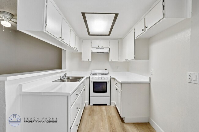 Building Photo - Grand View Tower Apartments