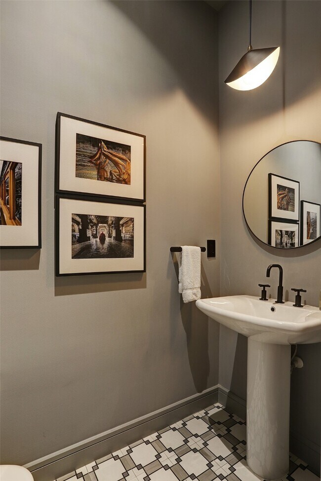 Building Photo - 4521 San Felipe St