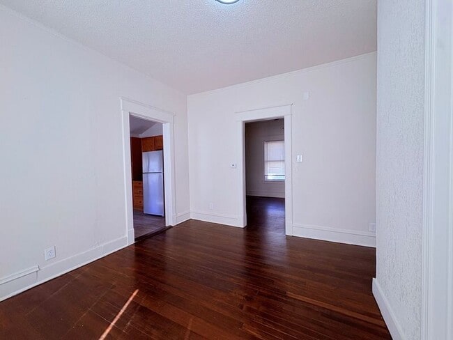 Building Photo - 1416 S Hardy Ave