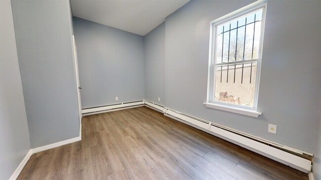 Building Photo - 363 Forrest St