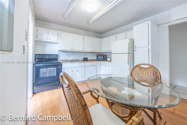 Building Photo - 129 SE 5th St