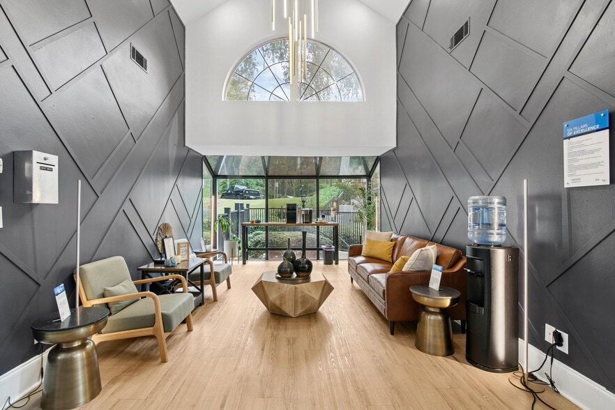 Building Photo - Greenhouse Apartments