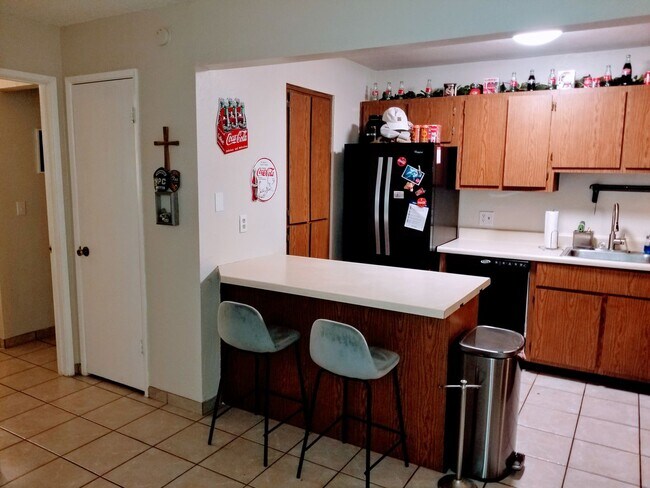 Building Photo - 1 Bed, 1 Bath. Condo! Next to the Heart of NAU Campus!  - Students & Cats OK!! NO Dogs! Avail. Ma...