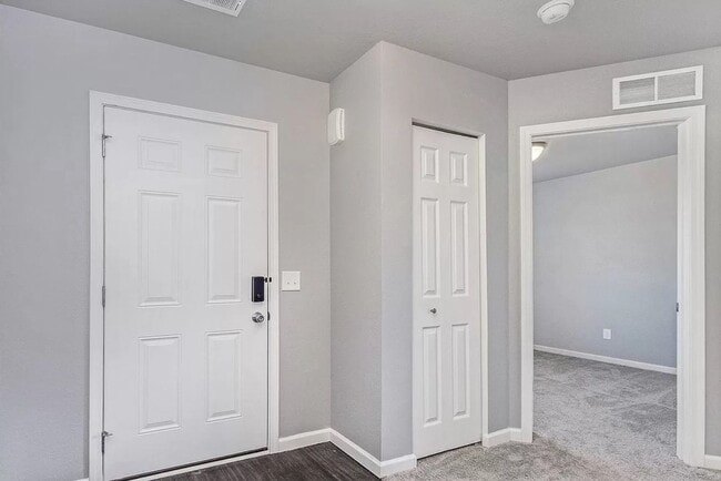 Building Photo - Beautiful Newer Condo for Lease