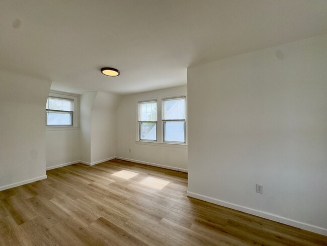 Building Photo - 1108 Elm Ridge Ave