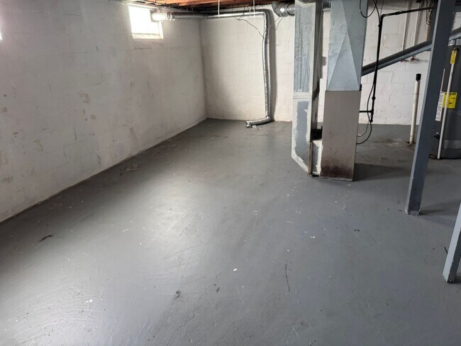 Building Photo - 4052-4054-4054 Halsey Pl