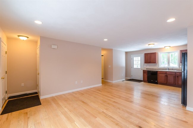 Building Photo - 60 Russell Hill Rd