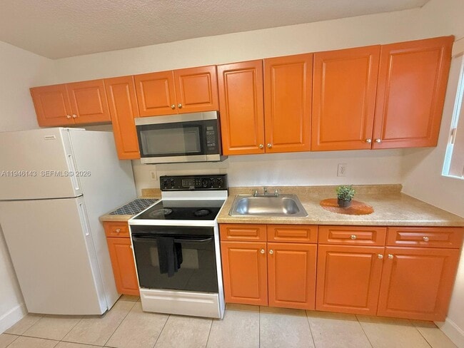 Building Photo - 2099 NW 26th Ave