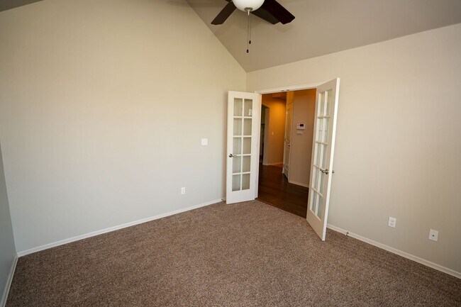Building Photo - 3 Bed | 2 Bath in New Tulsa!