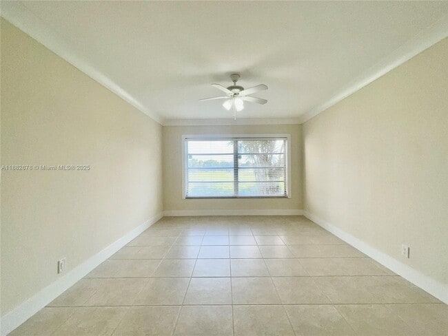 Building Photo - 2950 N Palm Aire Dr