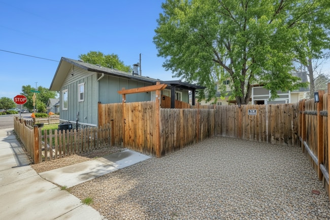 Building Photo - 202 S Middleton Rd