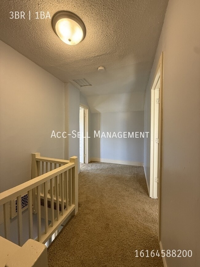 Building Photo - 564 Fremont Ave NW