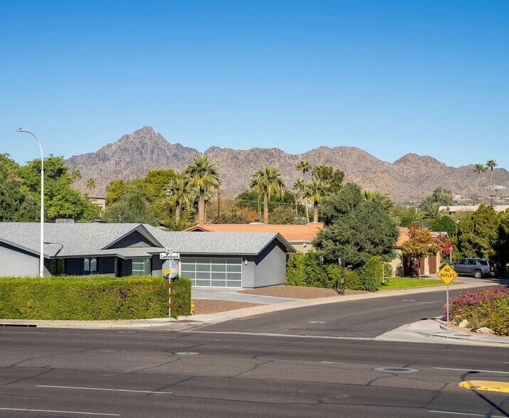 Building Photo - 3825 E Camelback Rd