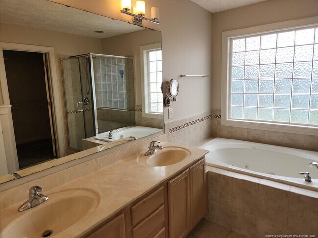 Building Photo - 2800 Franciscan Dr