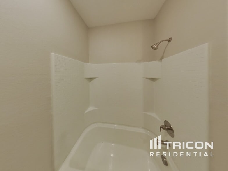 Building Photo - 9721 Sierra Grande Dr