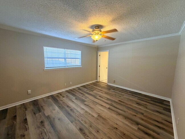 Building Photo - 4310 42nd St