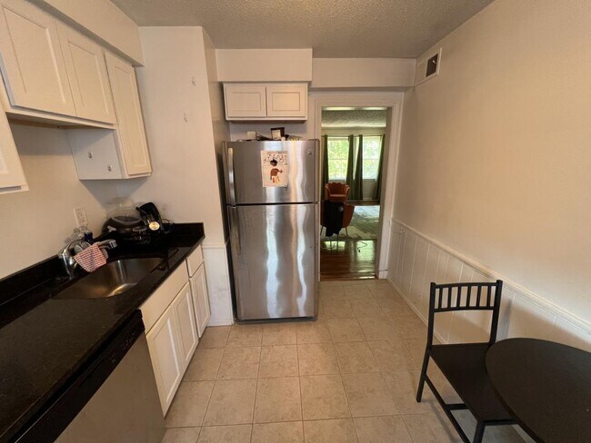 Building Photo - 2114 Suitland Terrace SE