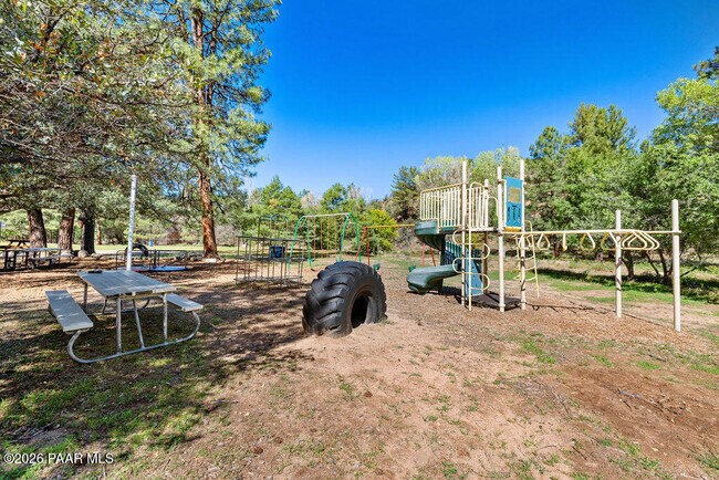 Building Photo - 805 Canyon Dr