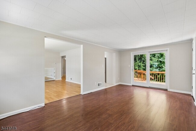 Building Photo - 124 Holmes Oval S