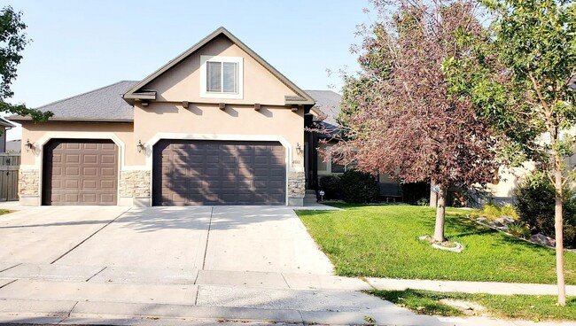 Building Photo - 4005 Comanche St