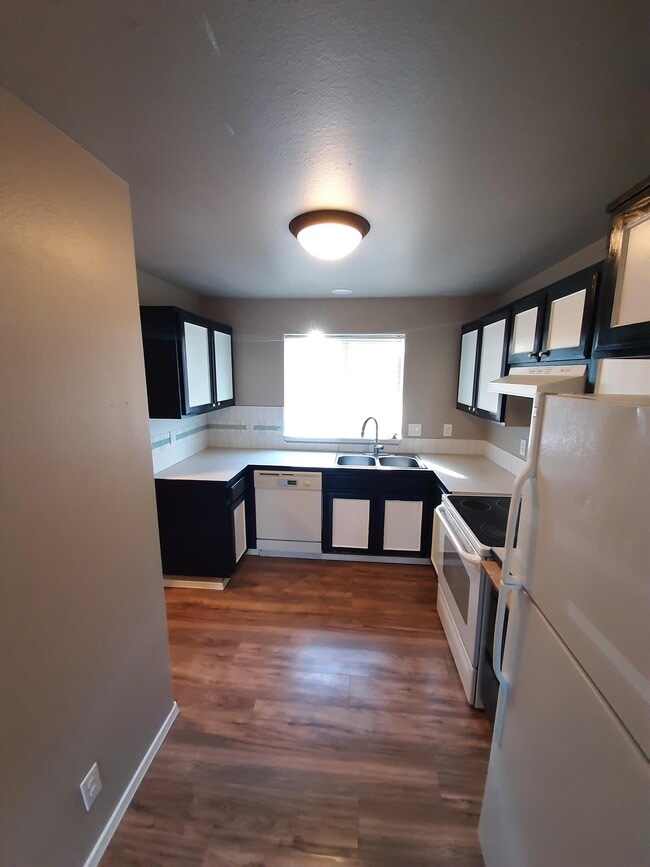 Building Photo - 2950 NE Nikki Ct